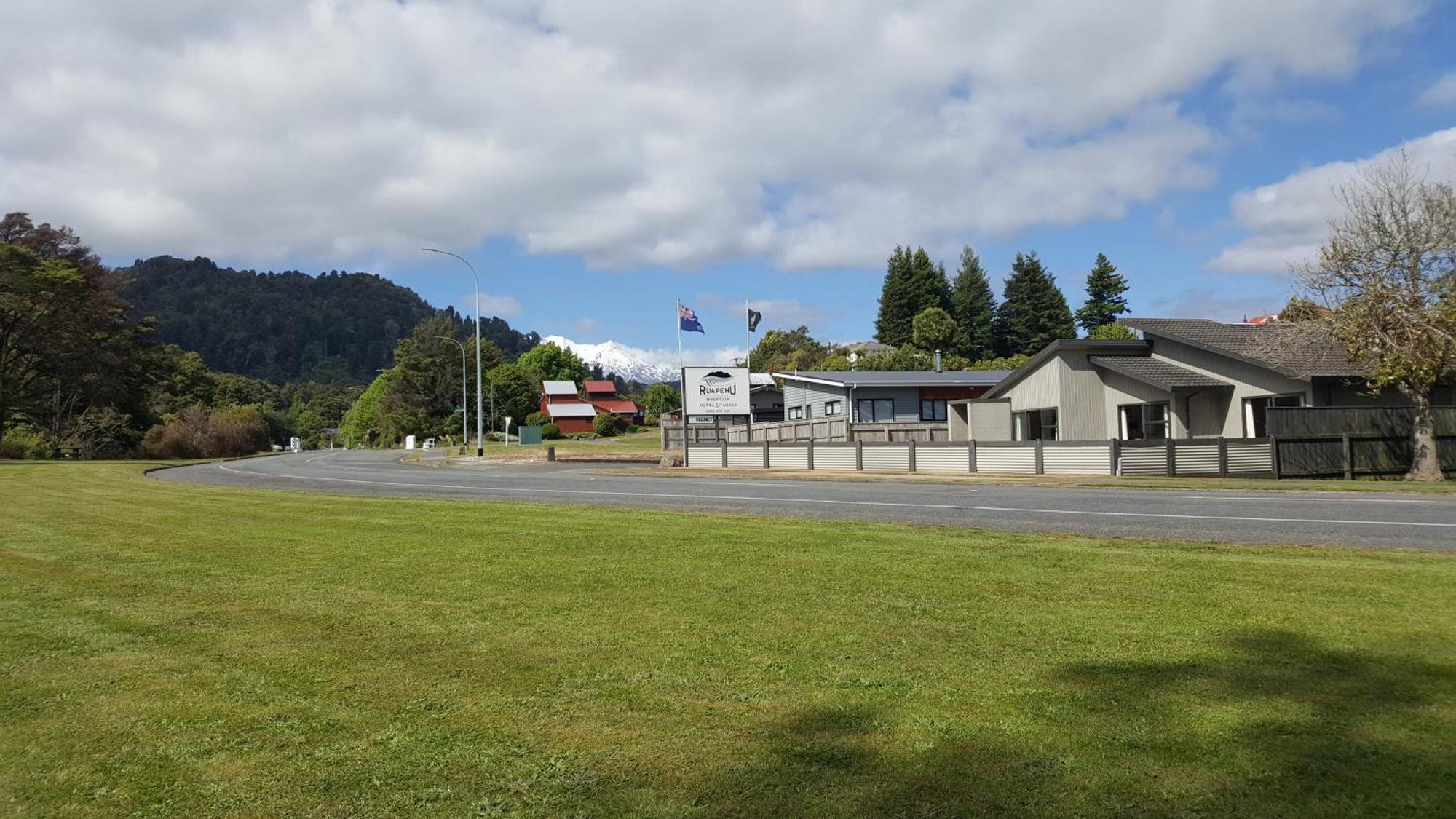Ruapehu Mountain & 3*